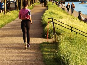 Striding Strong: Mastering Running Posture and Stretches to Keep Knee Pain at Bay