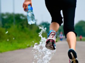 Hydration on the Move: To Drink Water While Running and How to Replenish Effectively